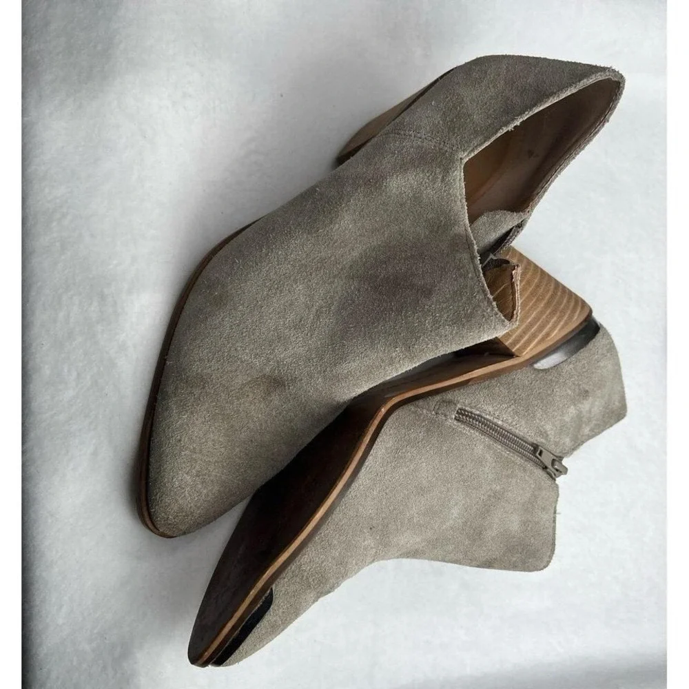 Lucky Brand 8 Basel Grey Suede Metal Toe Detail Side Zip Stacked Heel Booties